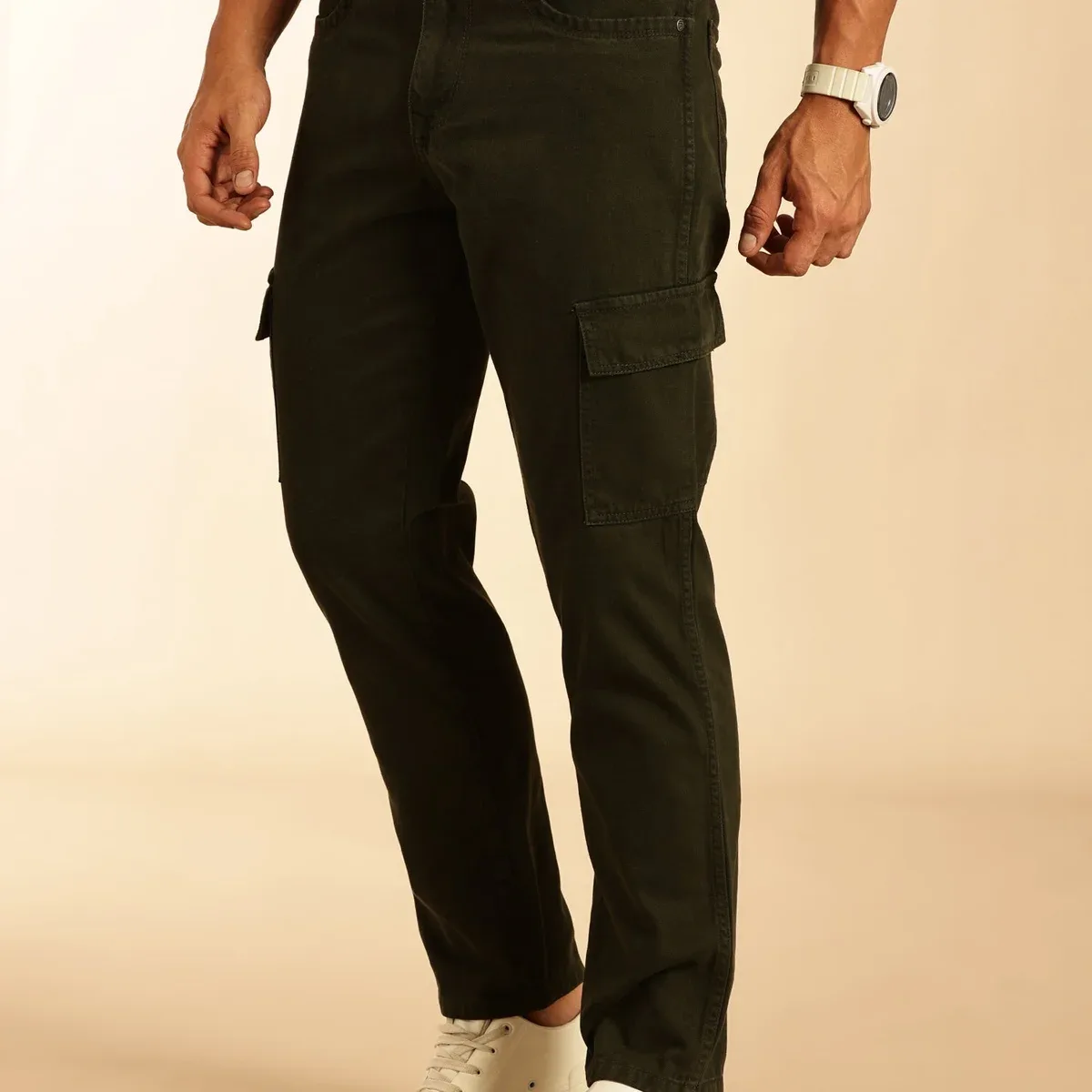 Men Dark Green Loose Fit Mid-Rise Non Stretchable Cargo Jeans, photo 1 of 4