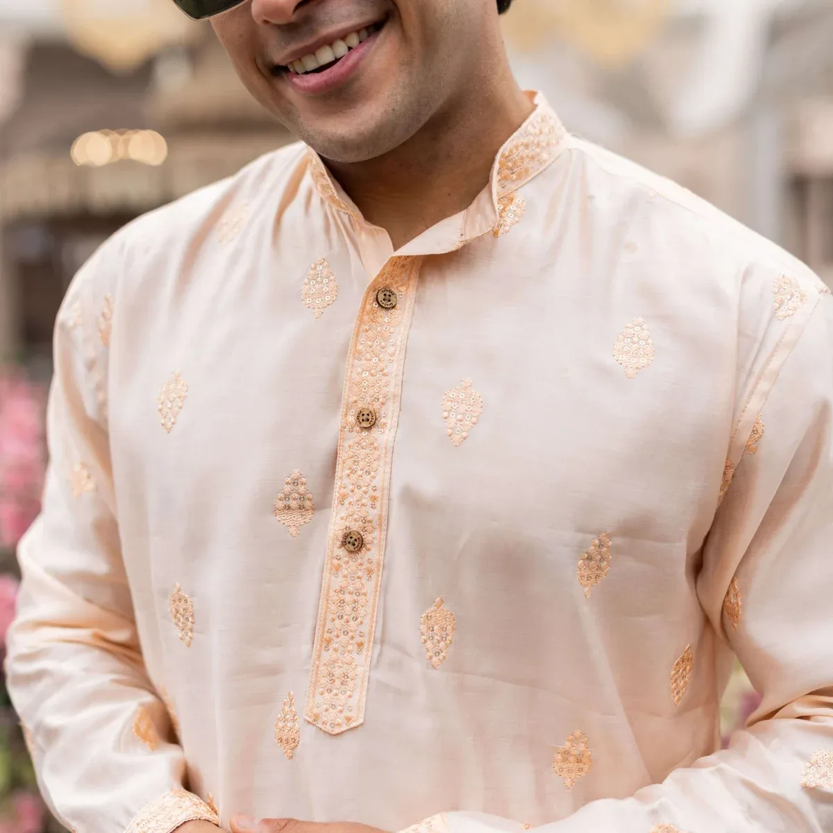 The Peachy Pink Short Kurta With Butti Embroidery And Sequins Work, photo 2 of 4