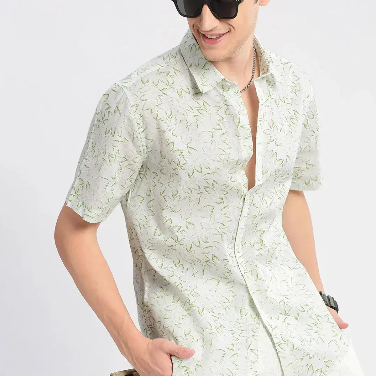 Men's Green Standard Slim Fit Floral Printed Oxford Weave Cotton Casual Shirt, photo 1 of 4