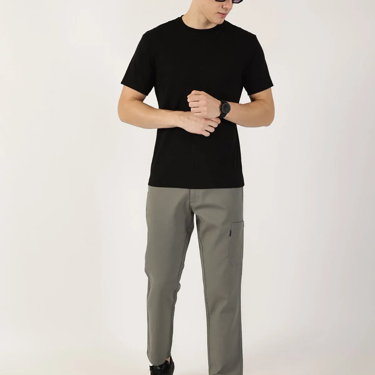 Dark Grey Smart Regular Fit Mid-Rise Chinos Trouser For Men, photo 3 of 4