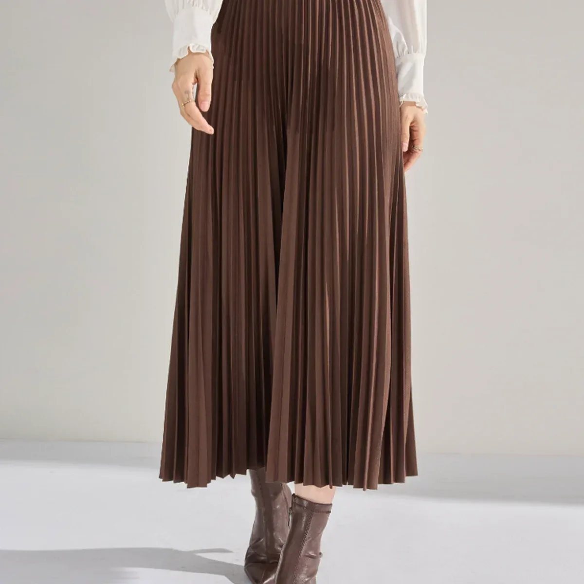 High-Waisted Pleated Midi Skirt - Elegant & Everyday Comfort, photo 1 of 4