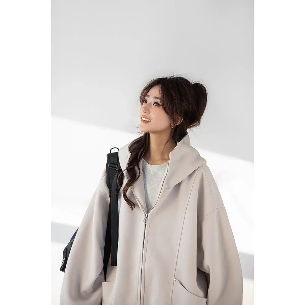 loose hoodie sweatshirt for women, casual zip-up jacket with relaxed fit, photo 3 of 4