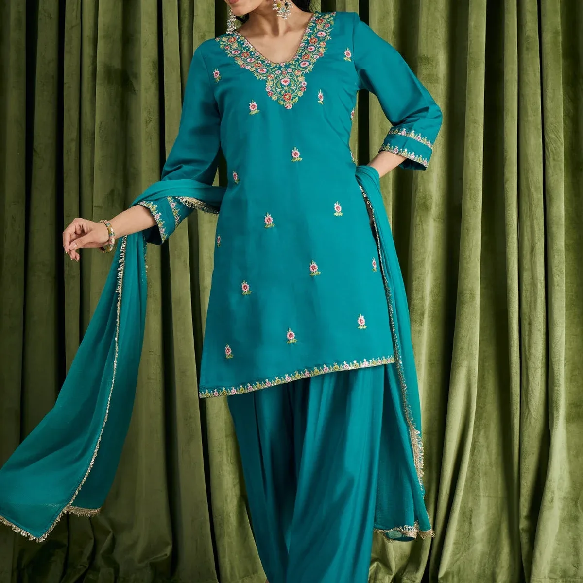 Women's Turquoise Blue Chanderi Silk Floral Embroidered Straight Kurta with Salwar & Dupatta Set, photo 2 of 4