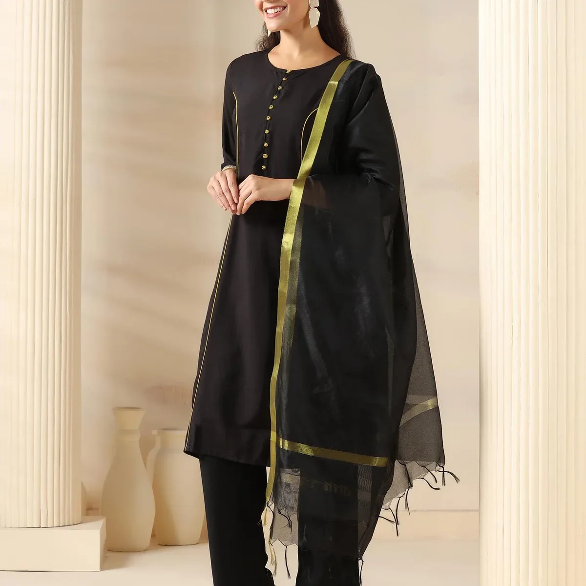 Women Liva Black Solid Kurta Comfort Pant Dupatta, photo 3 of 4