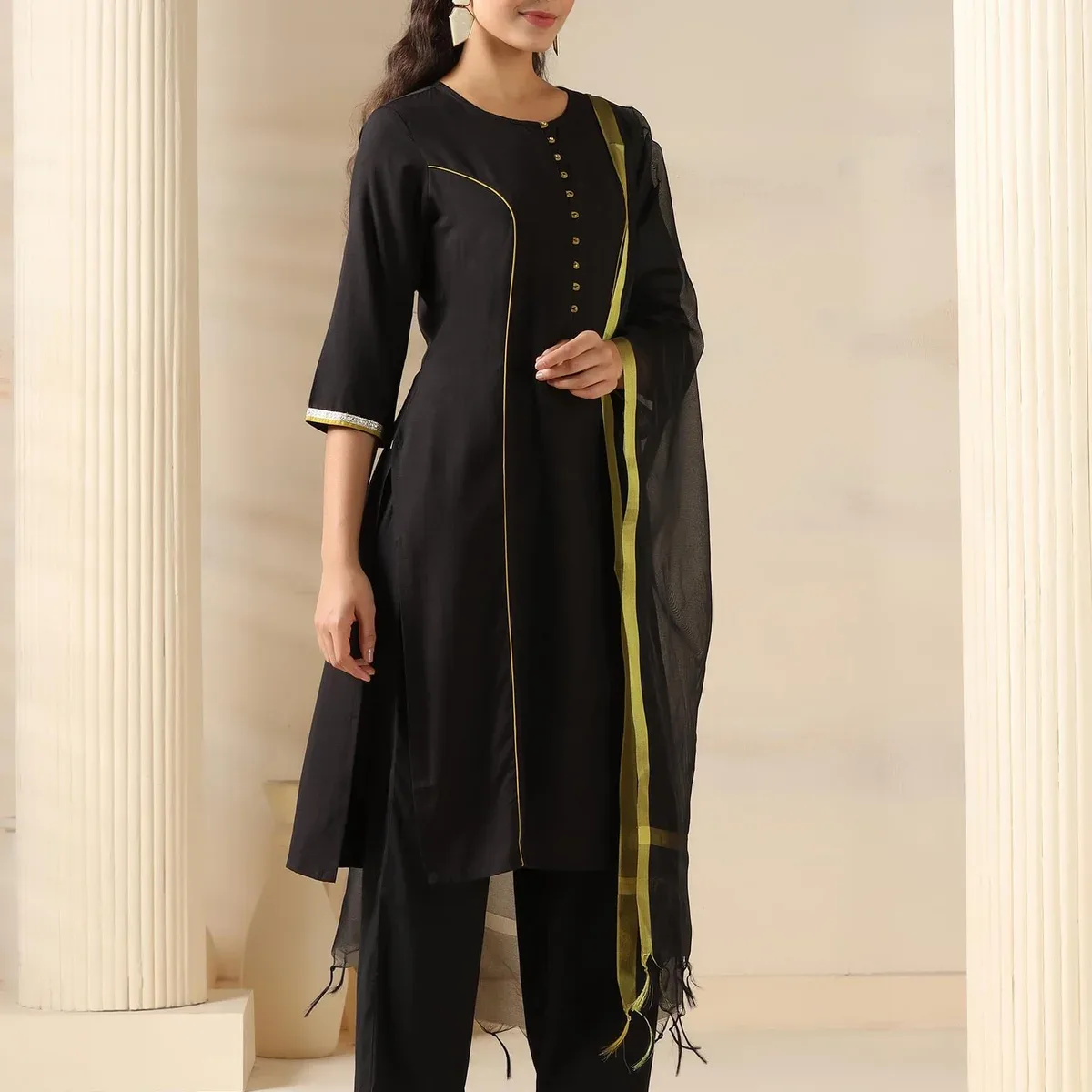Women Liva Black Solid Kurta Comfort Pant Dupatta, photo 4 of 4