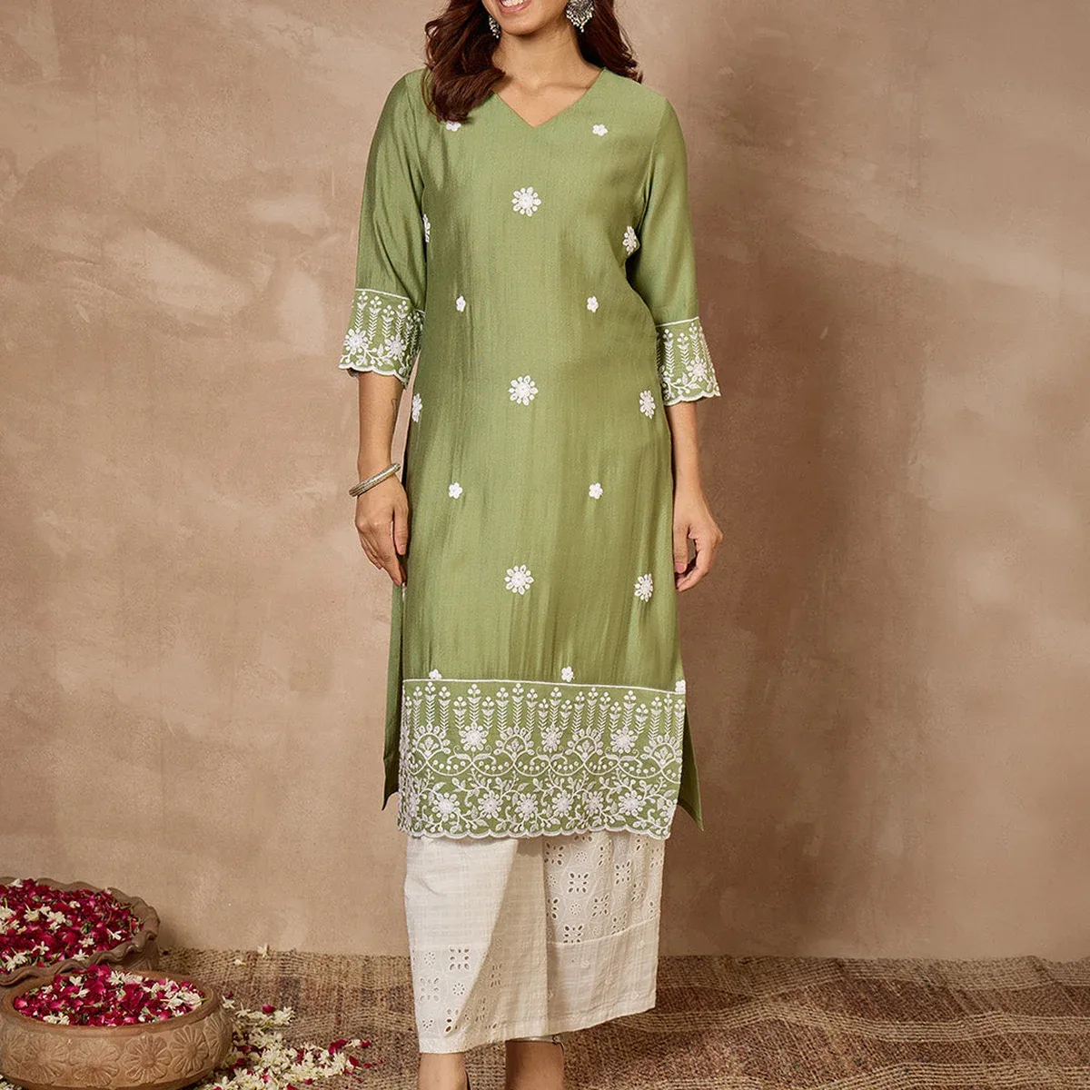 Women's Sage Green Silk Blend Embroidered Straight Kurta, photo 2 of 4