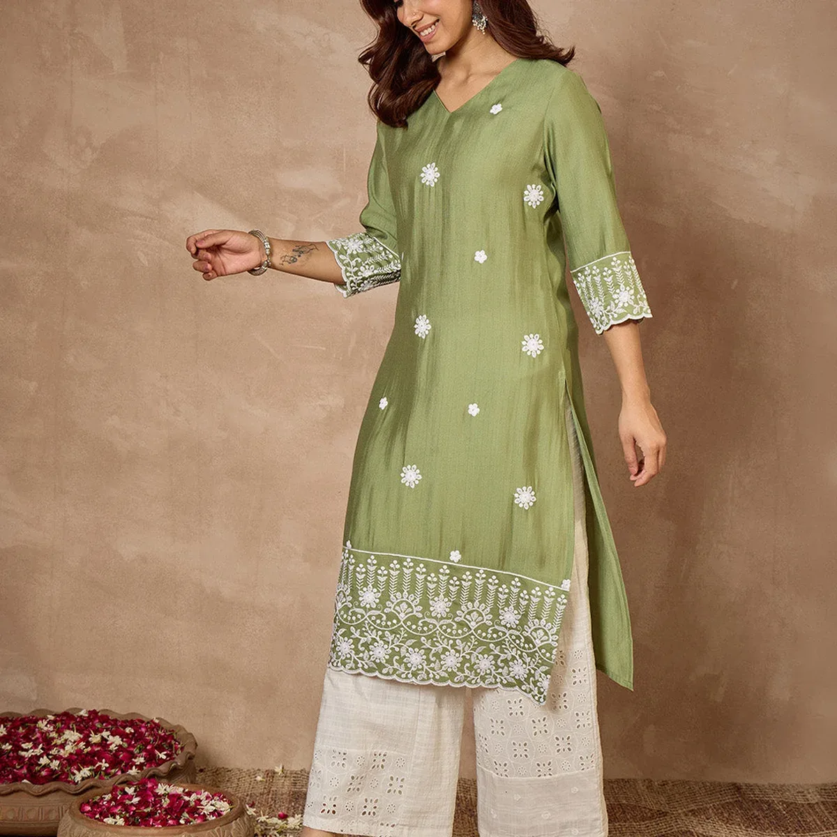 Women's Sage Green Silk Blend Embroidered Straight Kurta, photo 3 of 4