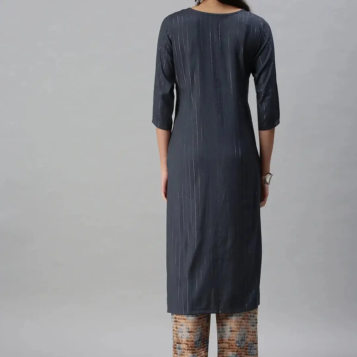 Women's Blue Ethnic Motifs Embroidered Thread Work Straight Kurta, photo 3 of 4