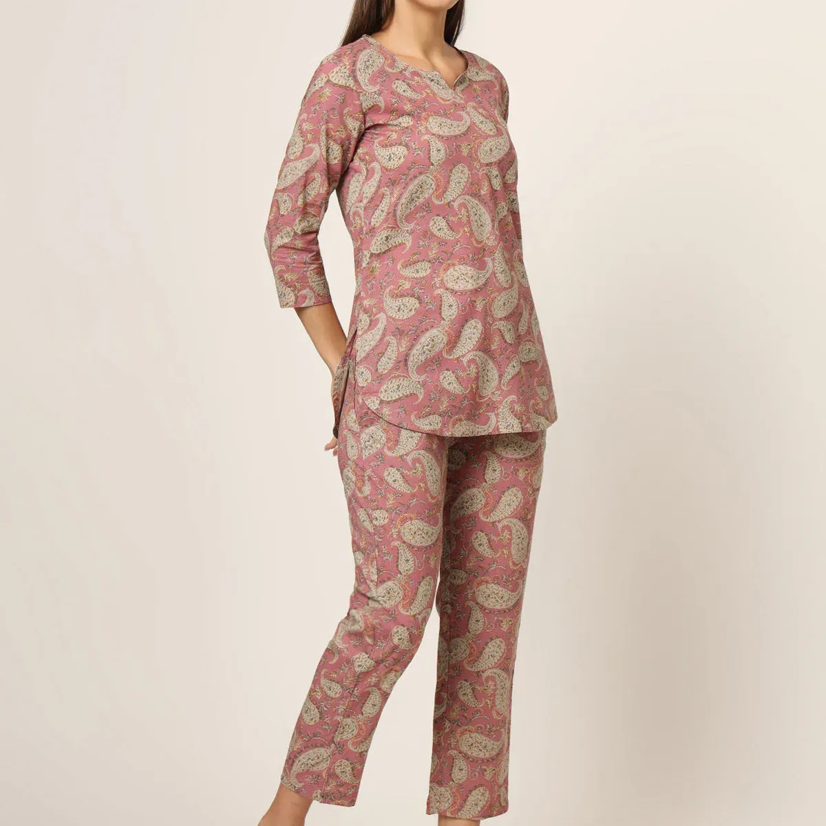 Pink Floral Print Cotton Regular Fit Night Suit, photo 3 of 4