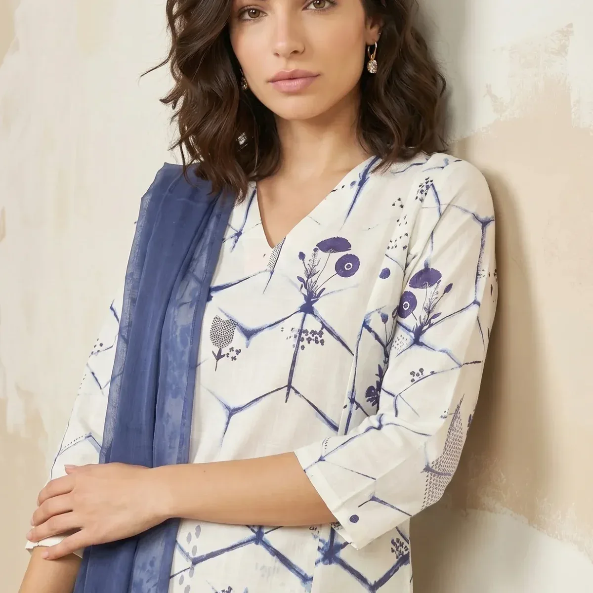 Off White Geometric Printed Pure Cotton Straight Kurta With Pants and Dupatta Set, photo 2 of 4
