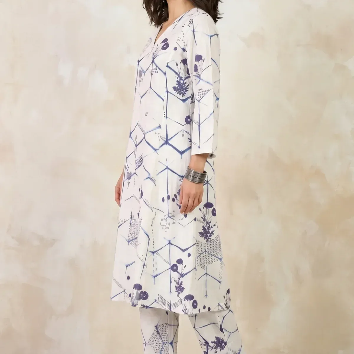 Off White Geometric Printed Pure Cotton Straight Kurta With Pants and Dupatta Set, photo 4 of 4