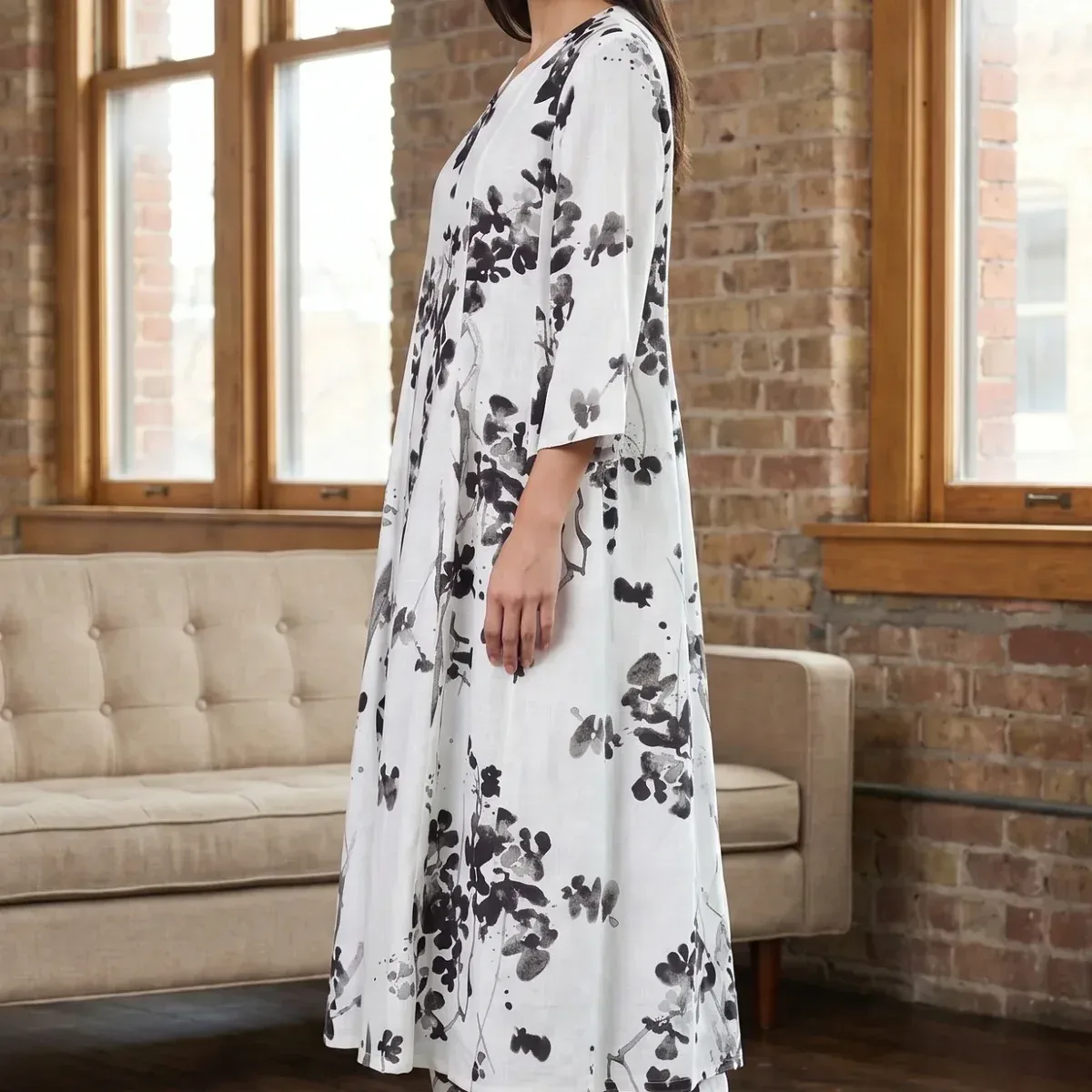 White Floral Printed Pure Cotton Straight Kurta With Pants and Dupatta Set, photo 3 of 4