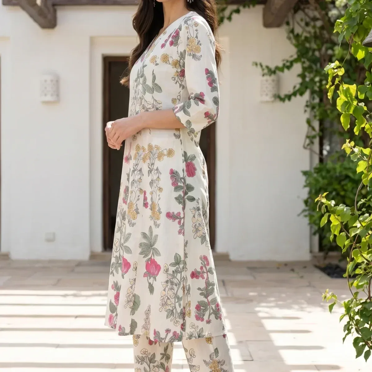 Off White Floral Printed Pure Cotton A-line Kurta with Pants Co-ord Set, photo 4 of 4