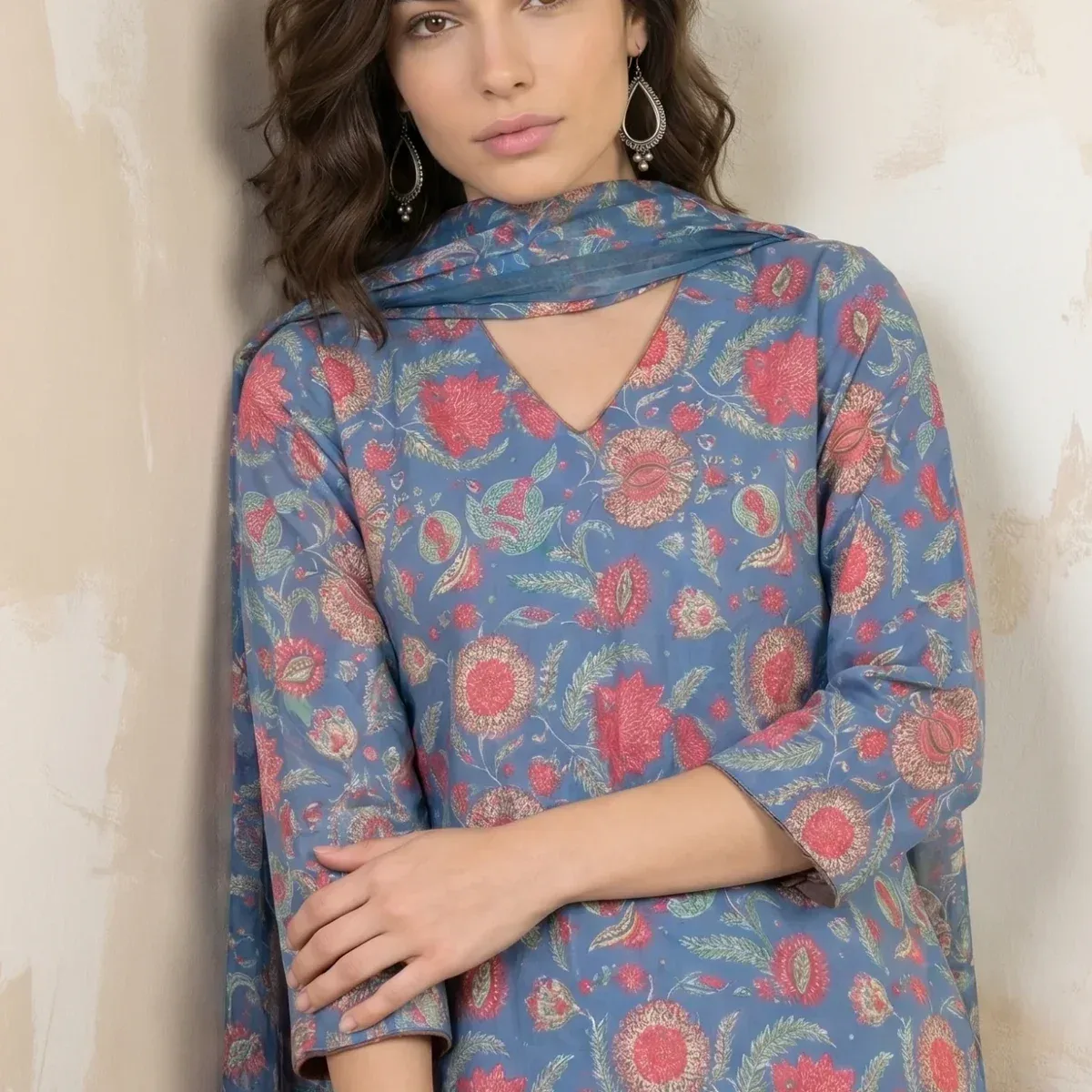 Blue Floral Printed Rayon Straight Kurta With Pants and Dupatta Set, photo 2 of 4