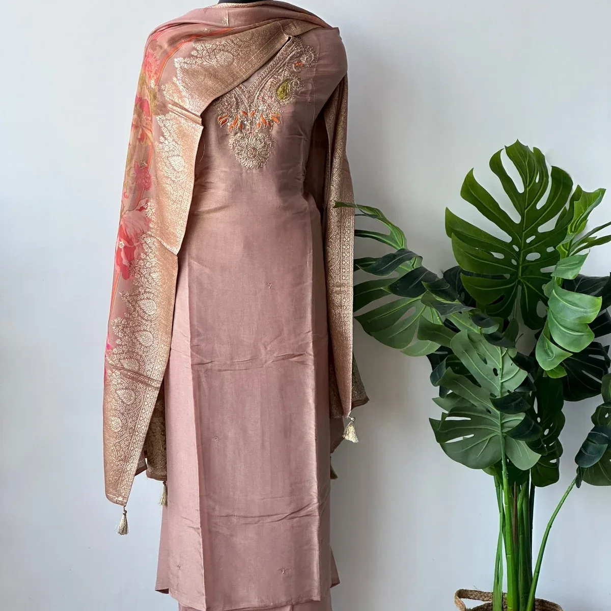 Neck emb Tissue salwar material, photo 2 of 4