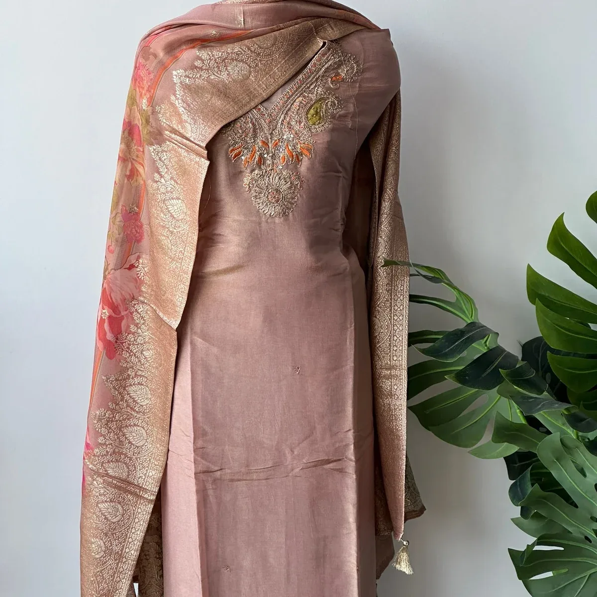 Neck emb Tissue salwar material, photo 3 of 4