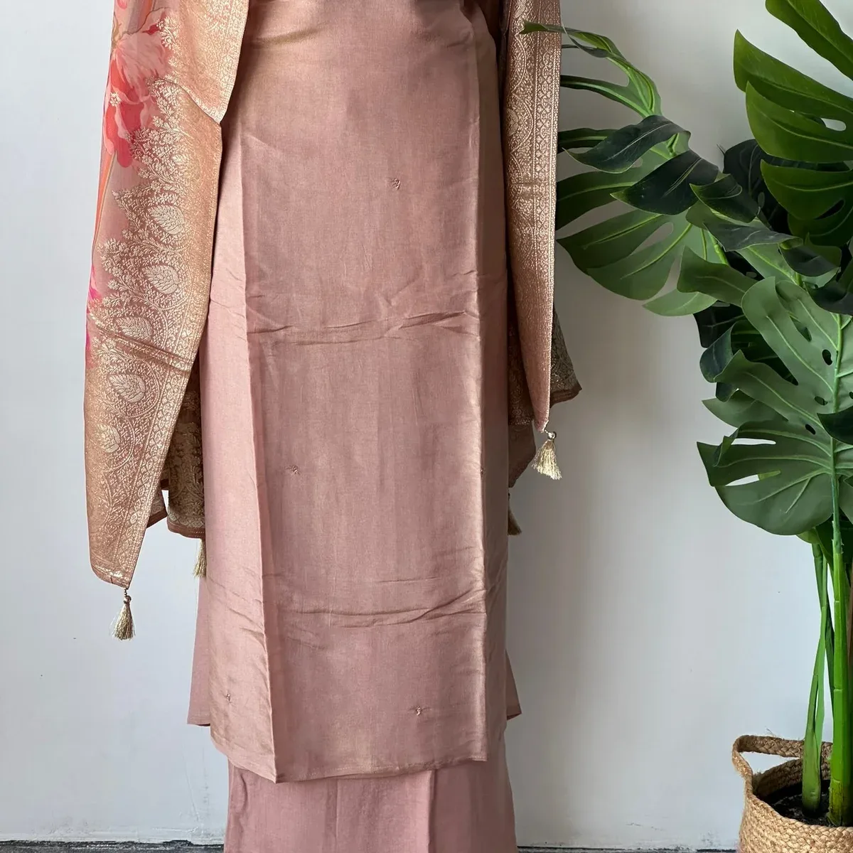Neck emb Tissue salwar material, photo 4 of 4