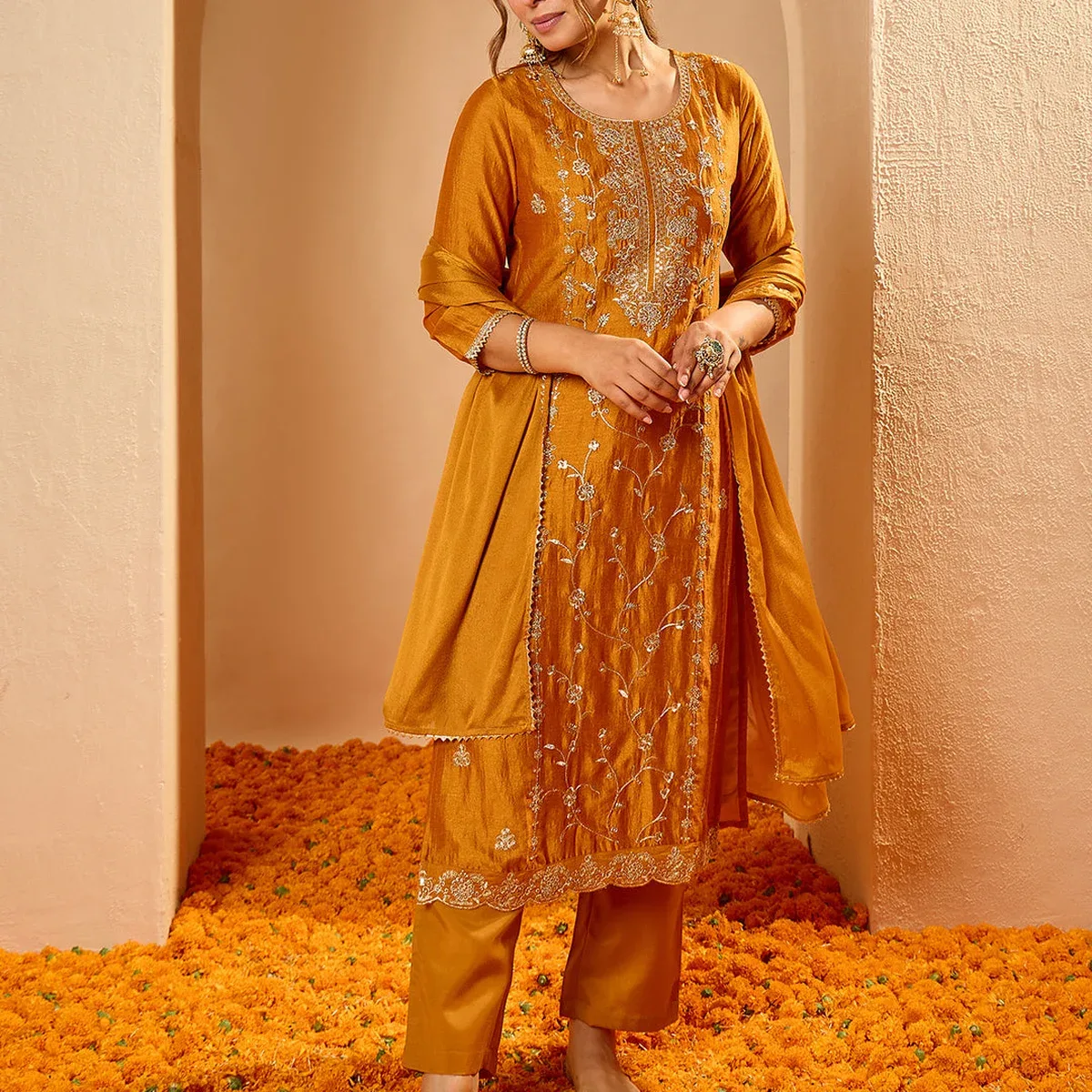 Women's Mustard Silk Blend Floral Zari Embroidered Straight Kurta Set, photo 3 of 4