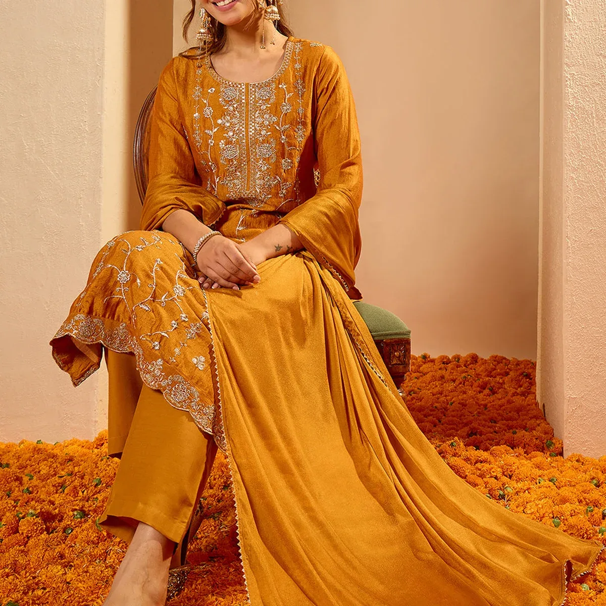 Women's Mustard Silk Blend Floral Zari Embroidered Straight Kurta Set, photo 4 of 4