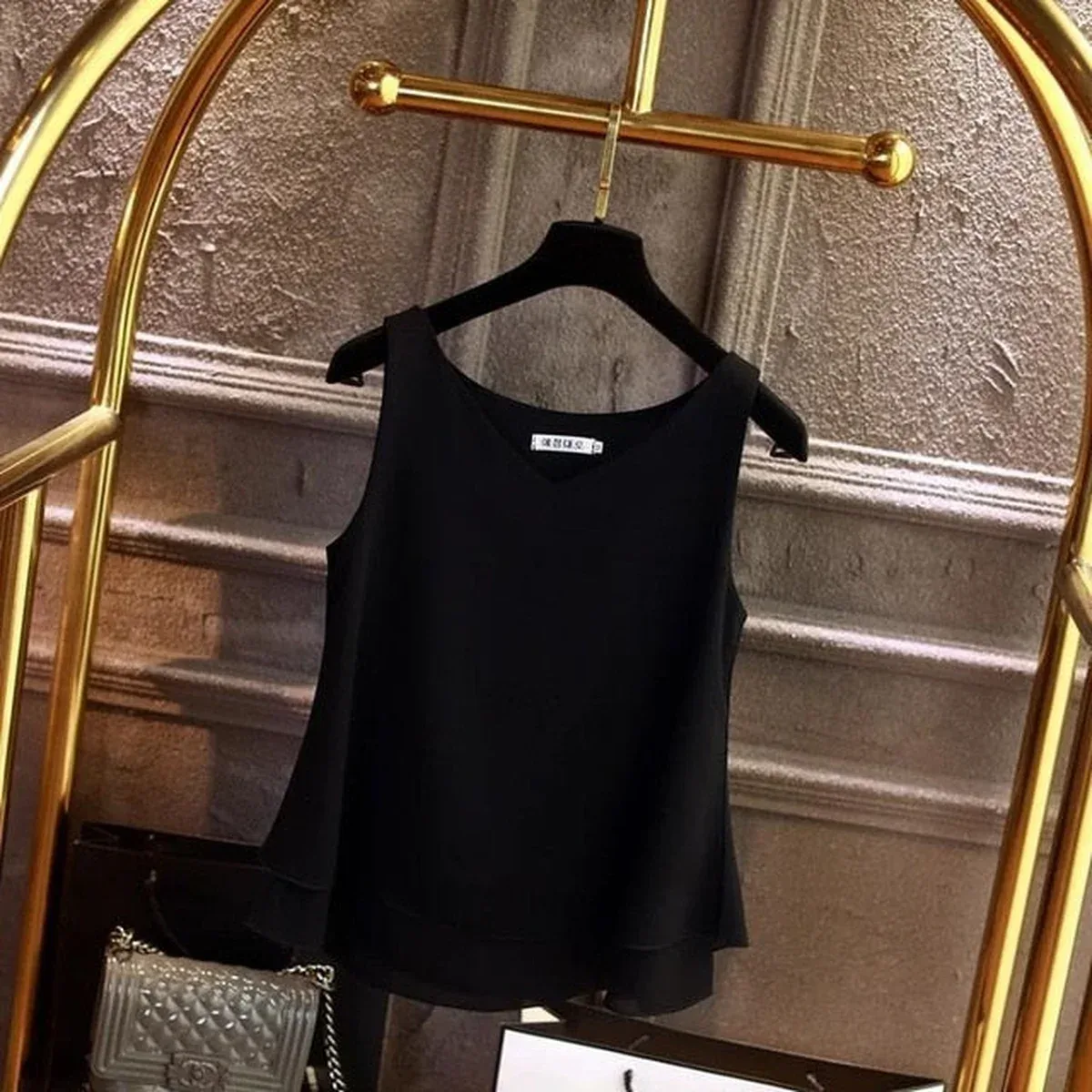 2019 Fashion Brand Women's blouse Summer sleeveless Chiffon shirt Solid V-neck Casual blouse Plus Size 5XL Loo, photo 2 of 4