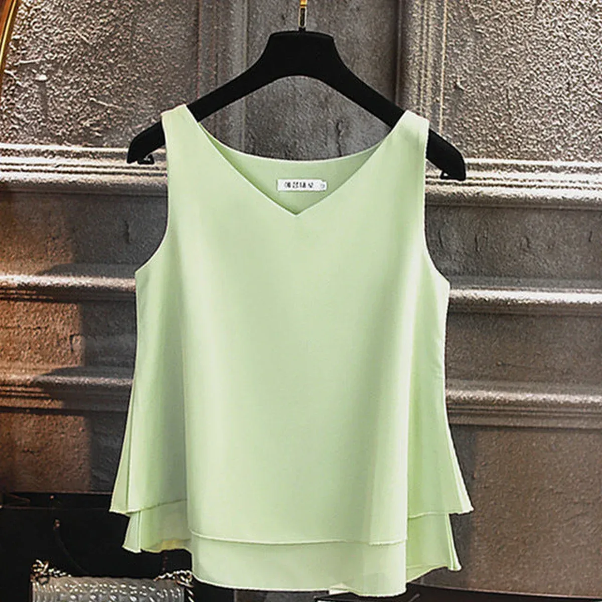 2019 Fashion Brand Women's blouse Summer sleeveless Chiffon shirt Solid V-neck Casual blouse Plus Size 5XL Loo, photo 3 of 4